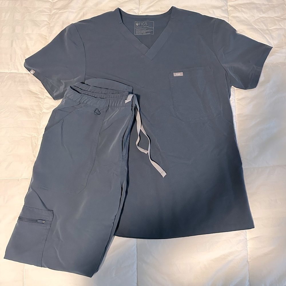 Figs Men’s Dark Harbor Slim Scrubs Bundle (Top and Bottom)